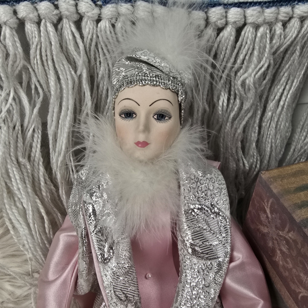 Silvestri Vintage Porcelain Doll - Picture 4 of 17